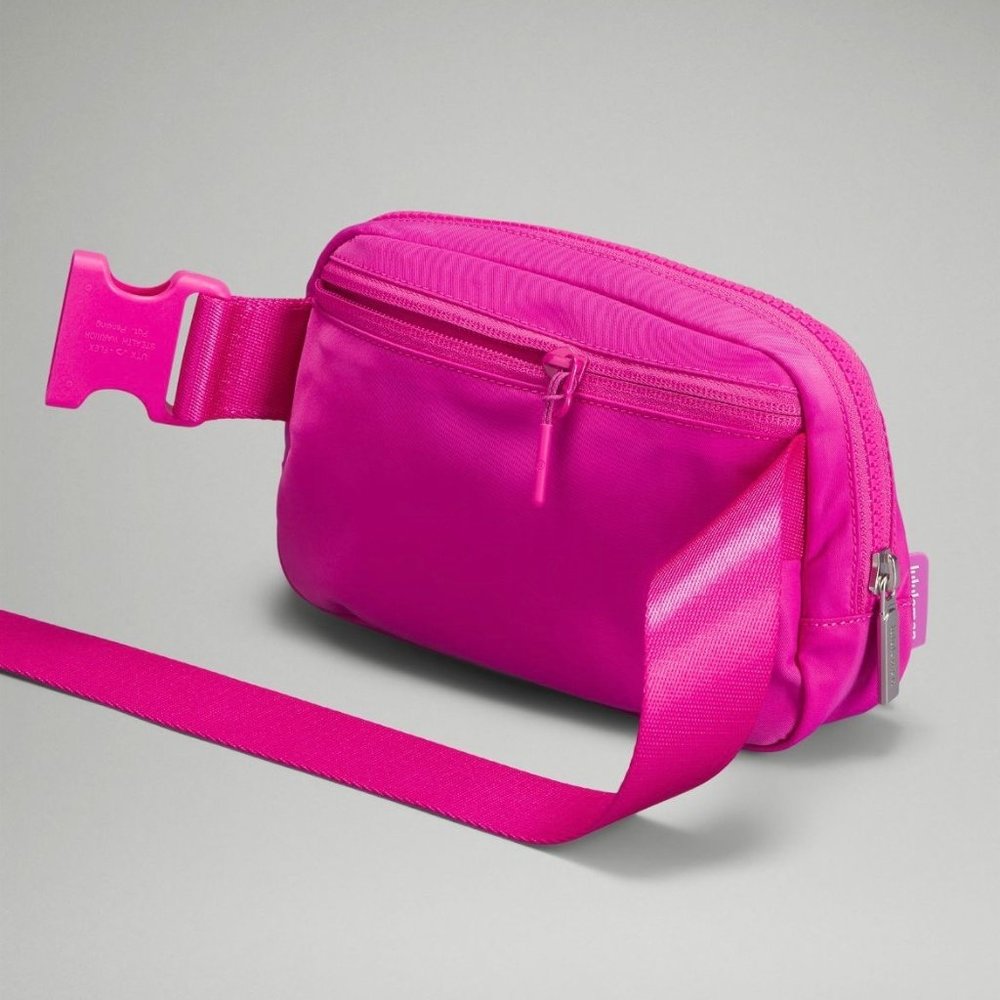 Lululemon Athletic Everywhere Belt Bag 1L Sonic Pink NWT One Size - Picture 7 of 11